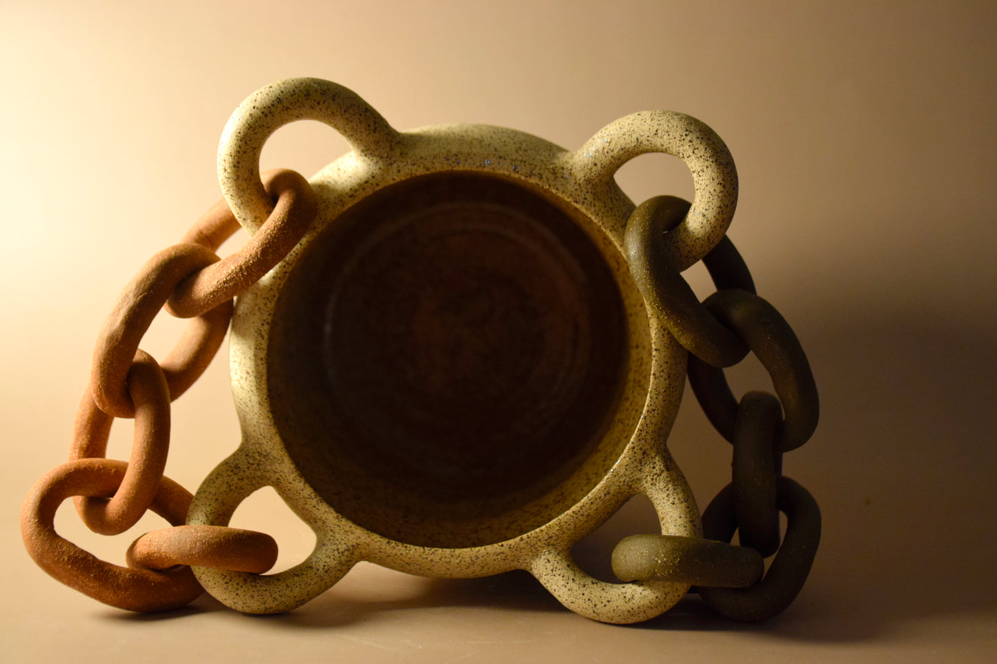 two-toned bubble chain vessel