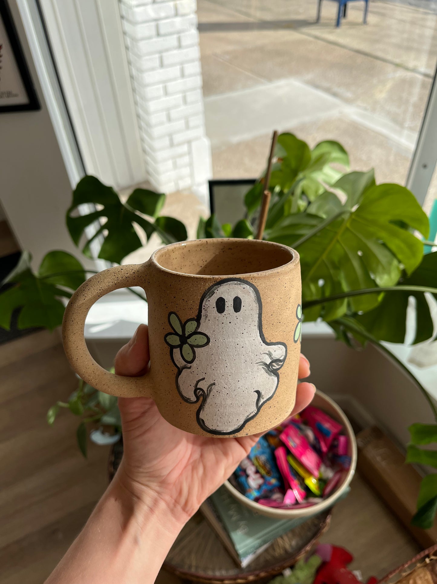 groovy ghost mug - pistachio