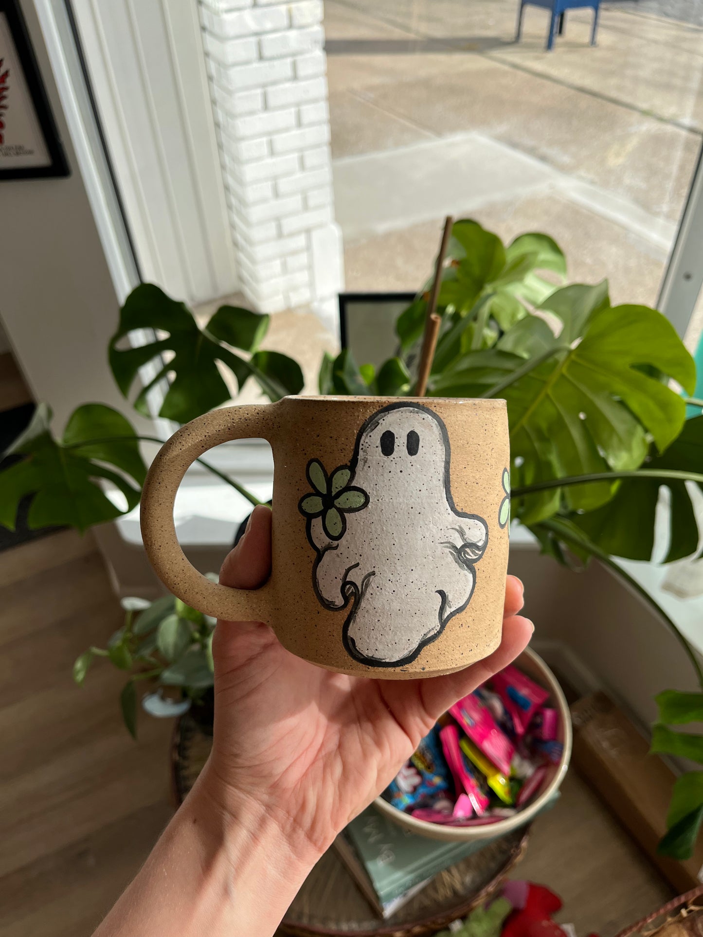 groovy ghost mug - pistachio